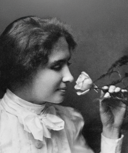 Hellen Keller ruikt aan roos