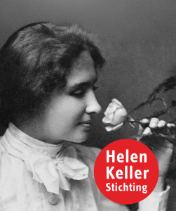 Hellen Keller ruikt aan roos